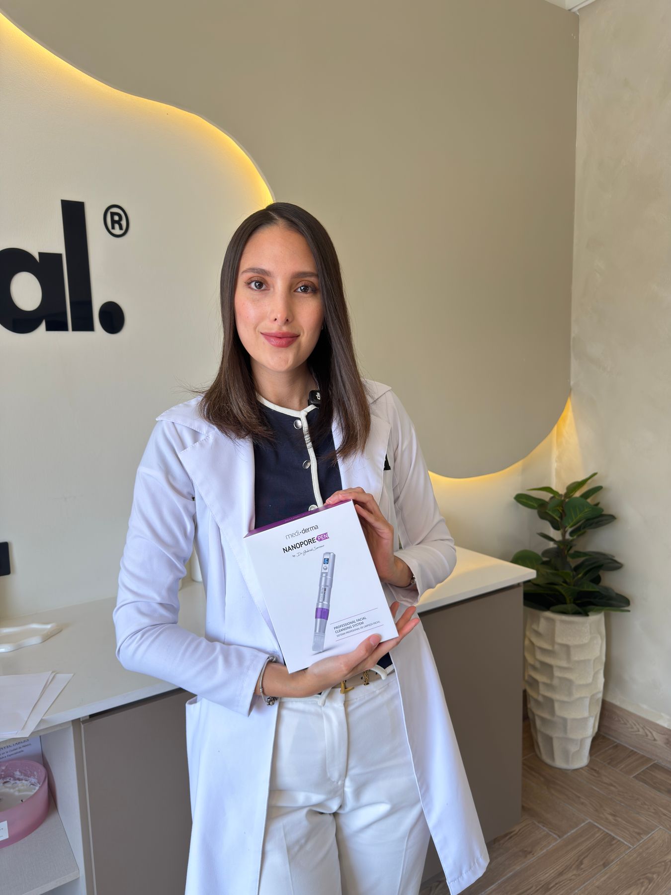 Doctora de Skinical con el equipo Nanopore en la clínica
